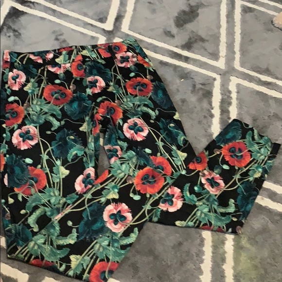 H&M Pants - H&M Floral ankle trousers H&M Pants - H&M Floral ankle trousers